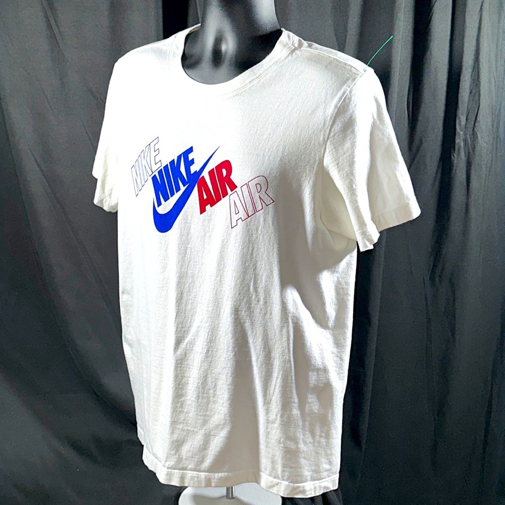 Nike cotton Tee. Size M. Mens. White. Excellent condition!!
